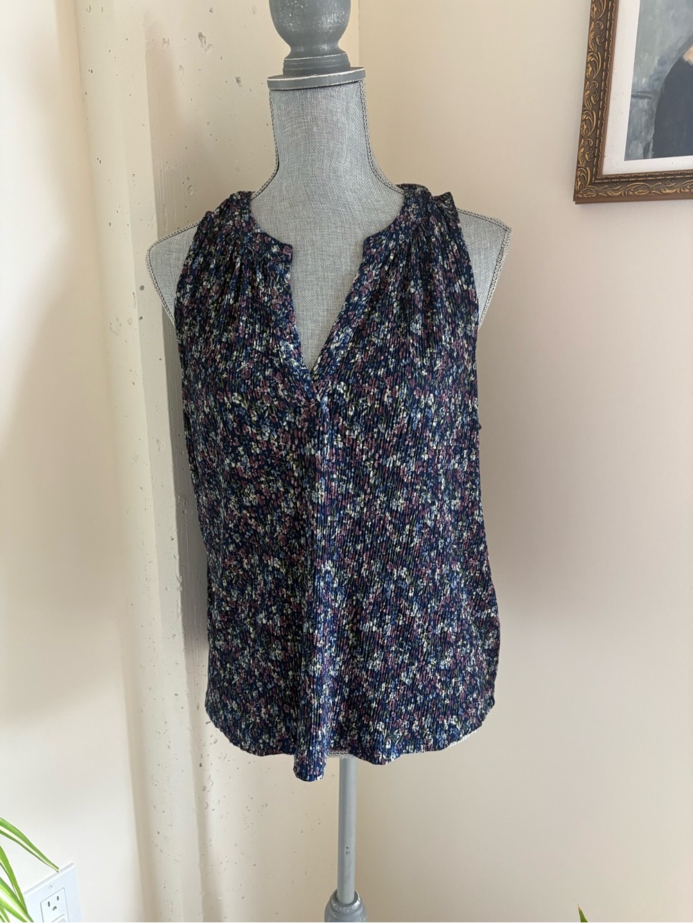Reitmans Navy Floral Sleeveless V-Split Neck Top